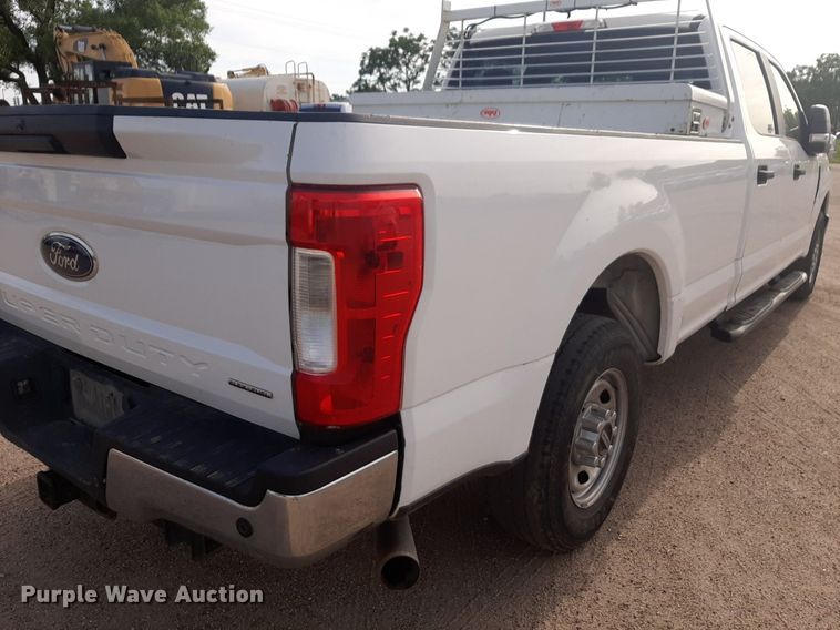 image for item NU9824 2019 Ford F250 Super Duty XL Crew Cab pickup truck