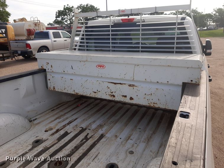 image for item NU9824 2019 Ford F250 Super Duty XL Crew Cab pickup truck