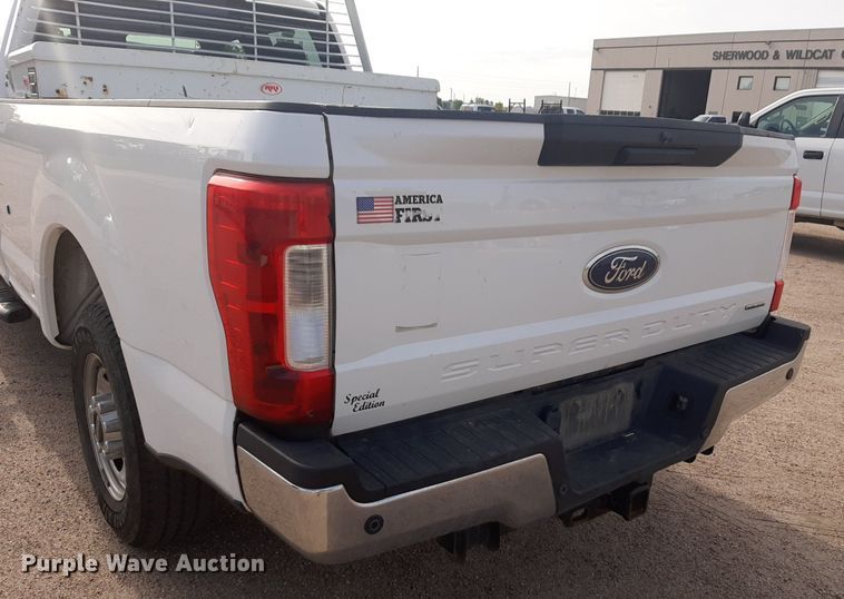 image for item NU9824 2019 Ford F250 Super Duty XL Crew Cab pickup truck