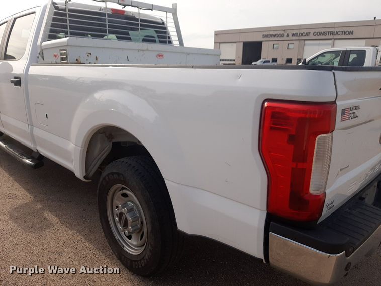 image for item NU9824 2019 Ford F250 Super Duty XL Crew Cab pickup truck