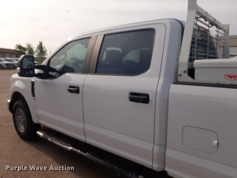 image for item NU9824 2019 Ford F250 Super Duty XL Crew Cab pickup truck