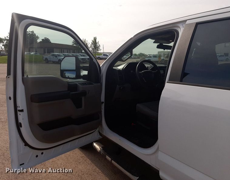 image for item NU9824 2019 Ford F250 Super Duty XL Crew Cab pickup truck