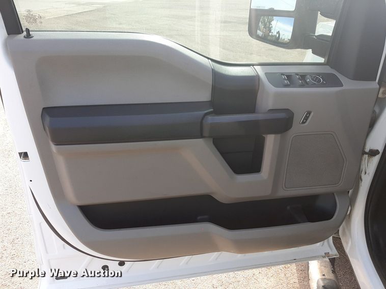 image for item NU9824 2019 Ford F250 Super Duty XL Crew Cab pickup truck