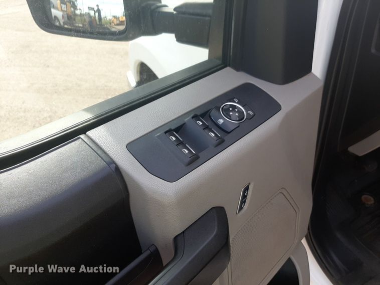 image for item NU9824 2019 Ford F250 Super Duty XL Crew Cab pickup truck