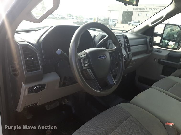 image for item NU9824 2019 Ford F250 Super Duty XL Crew Cab pickup truck