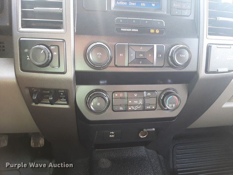 image for item NU9824 2019 Ford F250 Super Duty XL Crew Cab pickup truck