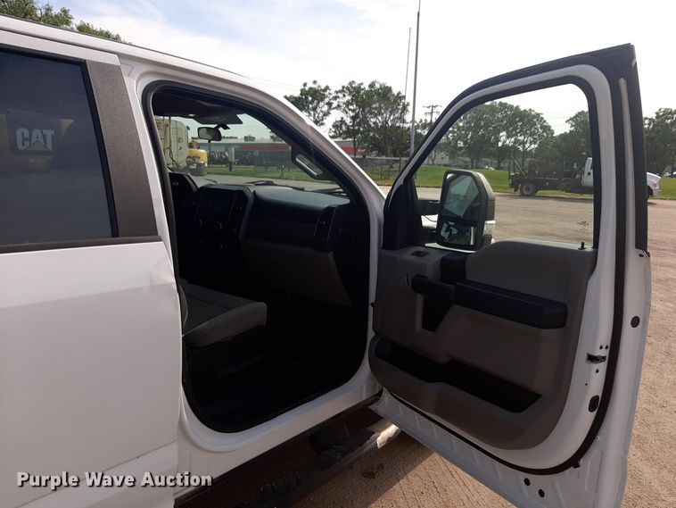 image for item NU9824 2019 Ford F250 Super Duty XL Crew Cab pickup truck