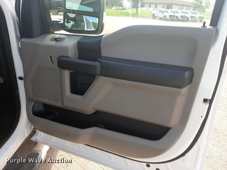 image for item NU9824 2019 Ford F250 Super Duty XL Crew Cab pickup truck