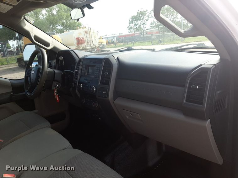 image for item NU9824 2019 Ford F250 Super Duty XL Crew Cab pickup truck