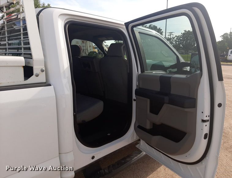 image for item NU9824 2019 Ford F250 Super Duty XL Crew Cab pickup truck