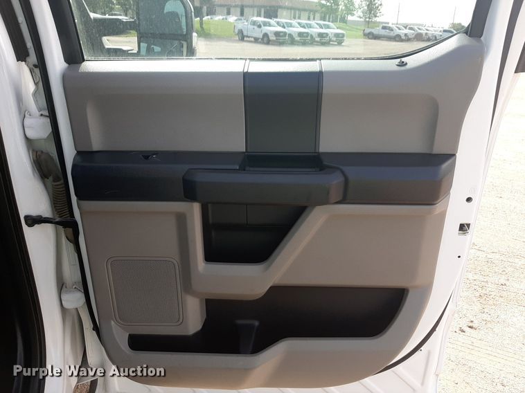 image for item NU9824 2019 Ford F250 Super Duty XL Crew Cab pickup truck