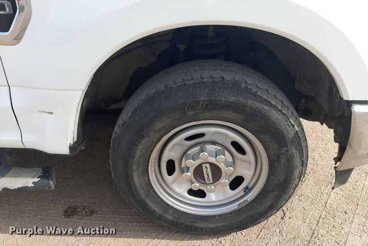 image for item NU9824 2019 Ford F250 Super Duty XL Crew Cab pickup truck