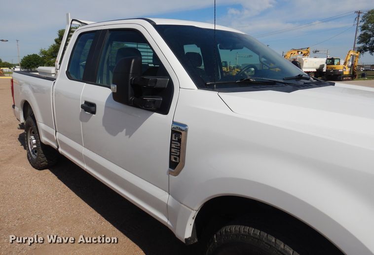 image for item NU9825 2020 Ford F250 Super Duty XL SuperCab pickup truck