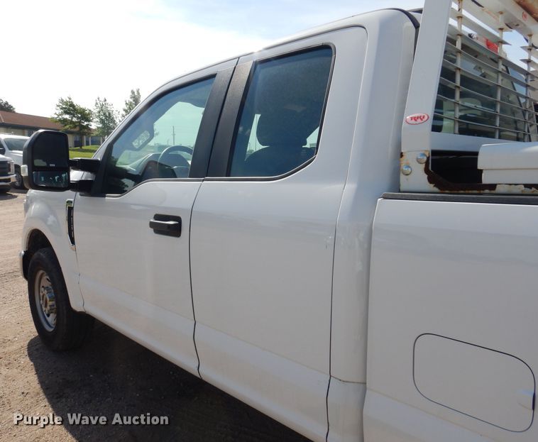 image for item NU9825 2020 Ford F250 Super Duty XL SuperCab pickup truck