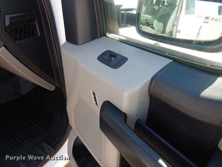 image for item NU9825 2020 Ford F250 Super Duty XL SuperCab pickup truck