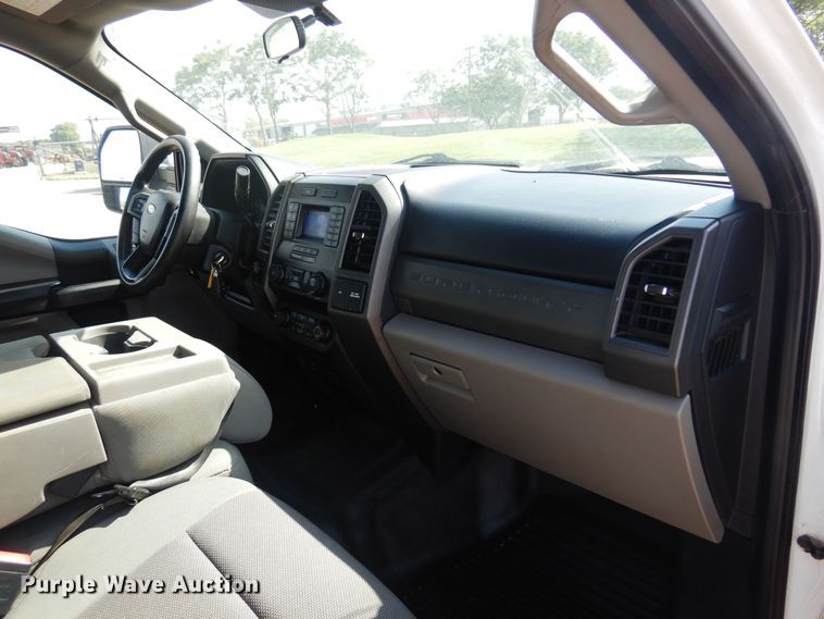 image for item NU9825 2020 Ford F250 Super Duty XL SuperCab pickup truck