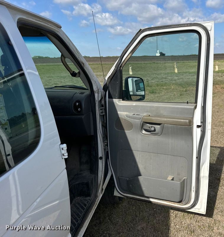image for item OE9162 2006 Ford E150 van