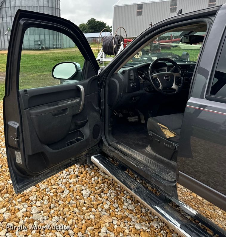 image for item OG9566 2011 GMC Sierra 1500 Crew Cab pickup truck