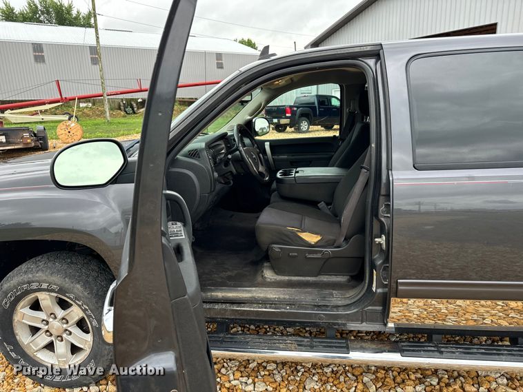 image for item OG9566 2011 GMC Sierra 1500 Crew Cab pickup truck