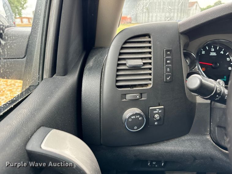 image for item OG9566 2011 GMC Sierra 1500 Crew Cab pickup truck