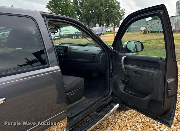 image for item OG9566 2011 GMC Sierra 1500 Crew Cab pickup truck