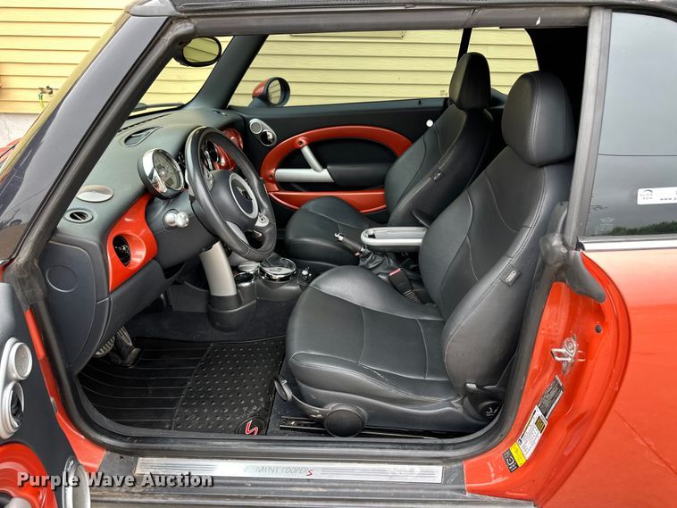 image for item OI9214 2007 Mini Cooper S convertible