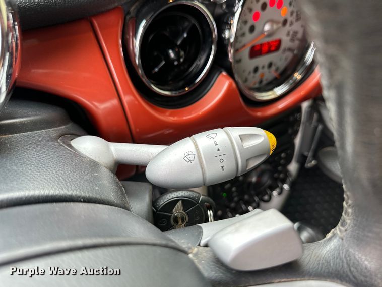 image for item OI9214 2007 Mini Cooper S convertible