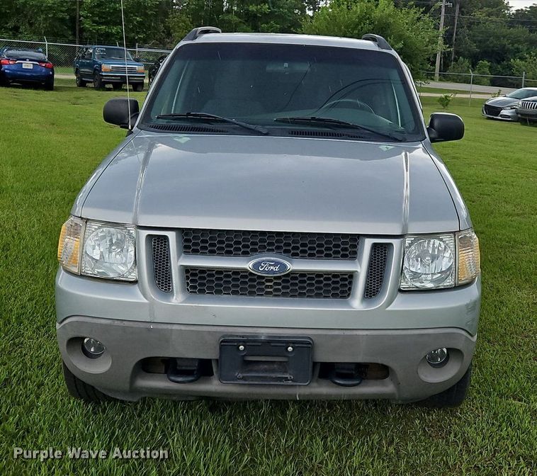 image for item OK9886 2002 Ford Explorer Sport Trac pickup truck