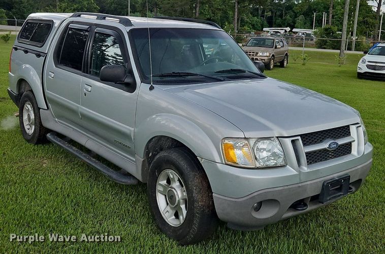 image for item OK9886 2002 Ford Explorer Sport Trac pickup truck