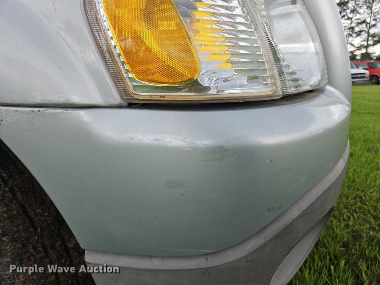 image for item OK9886 2002 Ford Explorer Sport Trac pickup truck