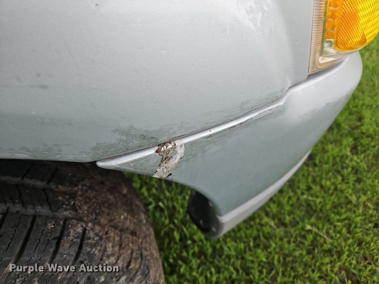 image for item OK9886 2002 Ford Explorer Sport Trac pickup truck