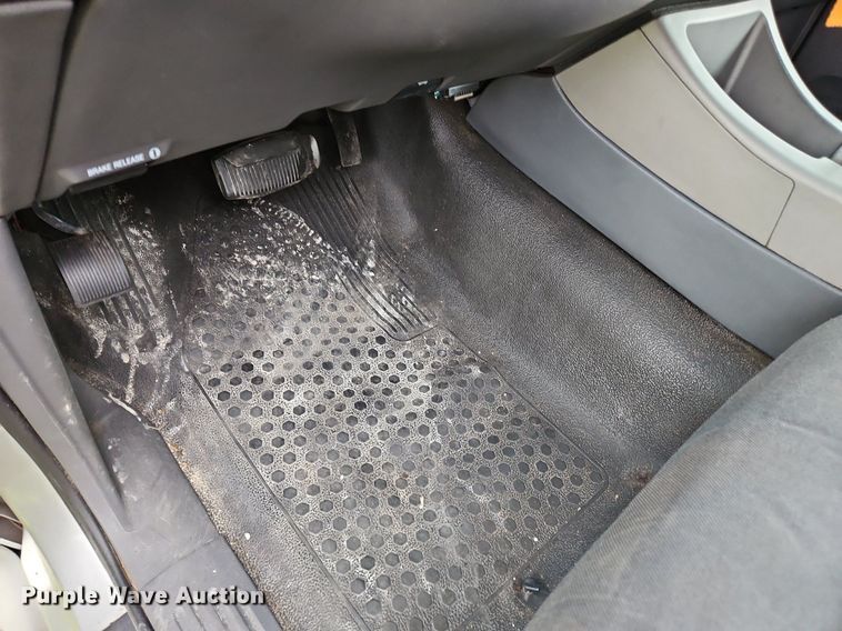 image for item OK9886 2002 Ford Explorer Sport Trac pickup truck