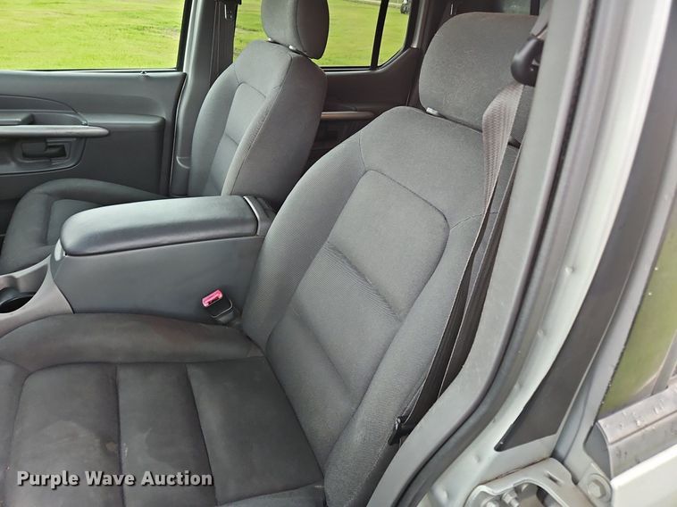 image for item OK9886 2002 Ford Explorer Sport Trac pickup truck