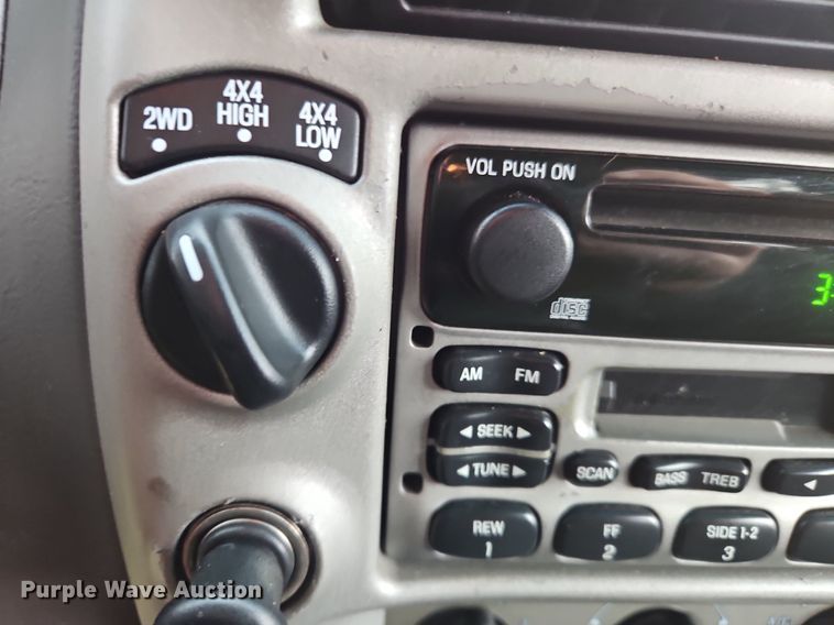 image for item OK9886 2002 Ford Explorer Sport Trac pickup truck