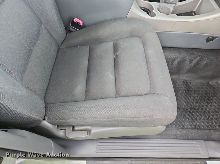 image for item OK9886 2002 Ford Explorer Sport Trac pickup truck