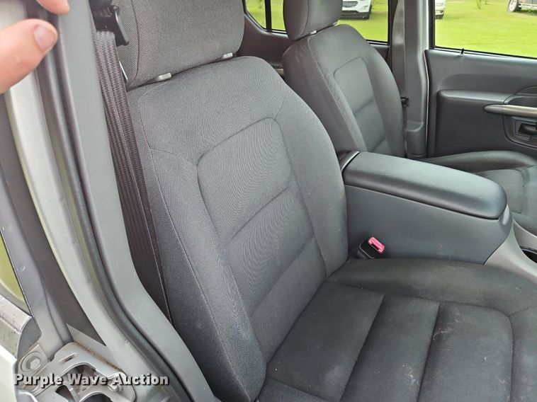 image for item OK9886 2002 Ford Explorer Sport Trac pickup truck