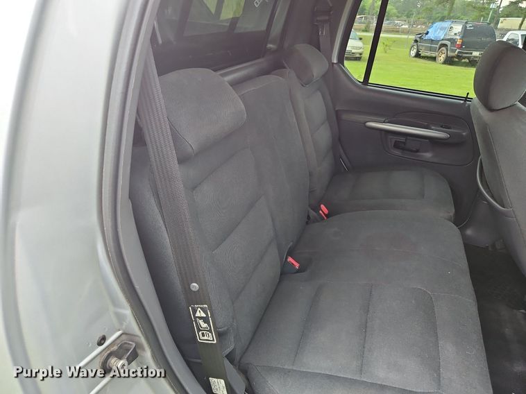 image for item OK9886 2002 Ford Explorer Sport Trac pickup truck