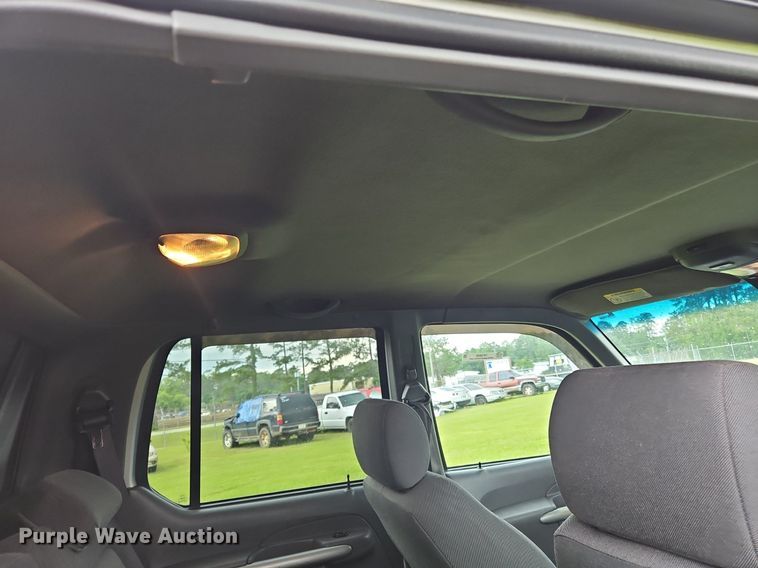 image for item OK9886 2002 Ford Explorer Sport Trac pickup truck