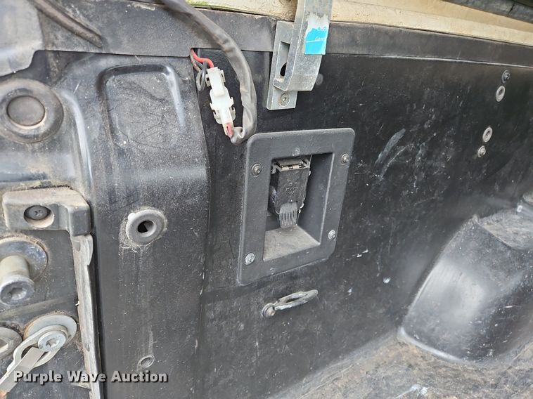 image for item OK9886 2002 Ford Explorer Sport Trac pickup truck