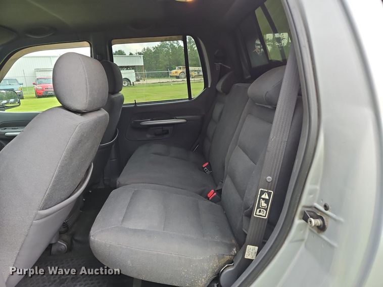 image for item OK9886 2002 Ford Explorer Sport Trac pickup truck