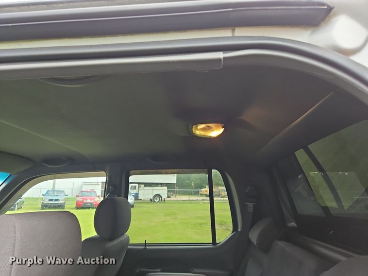 image for item OK9886 2002 Ford Explorer Sport Trac pickup truck