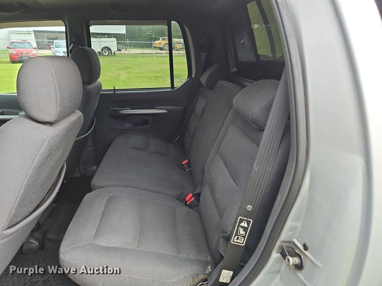 image for item OK9886 2002 Ford Explorer Sport Trac pickup truck