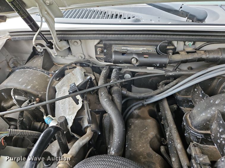 image for item OK9886 2002 Ford Explorer Sport Trac pickup truck