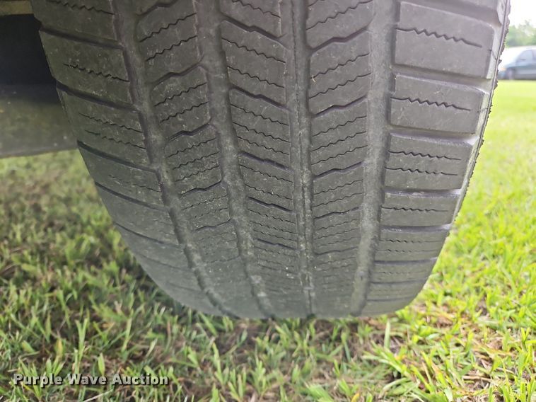 image for item OK9886 2002 Ford Explorer Sport Trac pickup truck