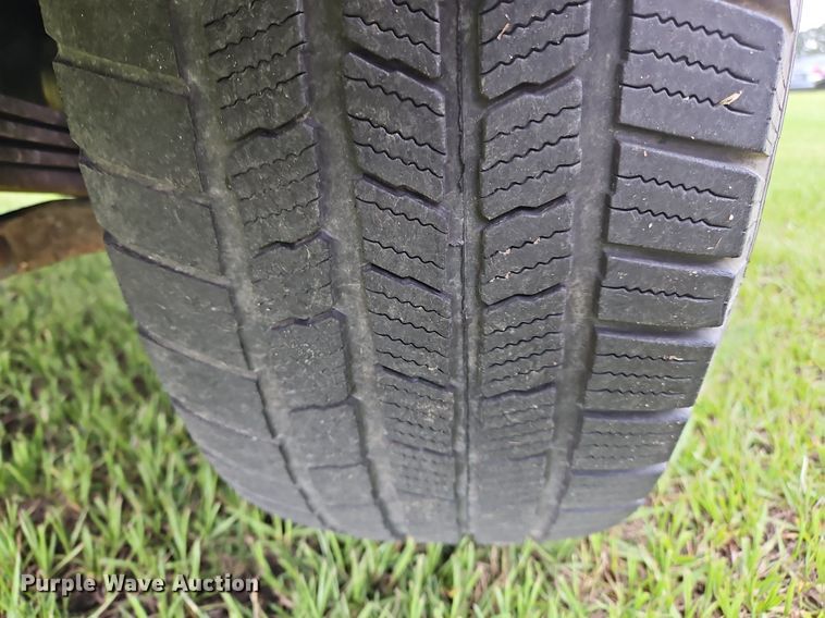 image for item OK9886 2002 Ford Explorer Sport Trac pickup truck