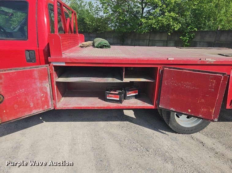 image for item OK9895 2001 Ford F550 Super Duty XL flatbed truck