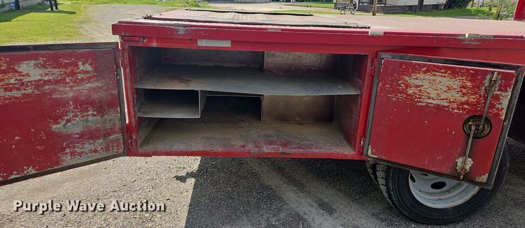 image for item OK9895 2001 Ford F550 Super Duty XL flatbed truck