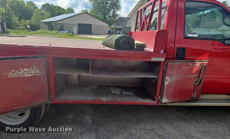 image for item OK9895 2001 Ford F550 Super Duty XL flatbed truck