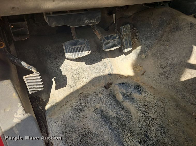 image for item OK9895 2001 Ford F550 Super Duty XL flatbed truck