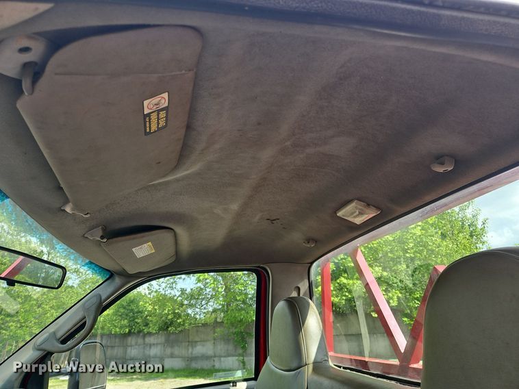 image for item OK9895 2001 Ford F550 Super Duty XL flatbed truck